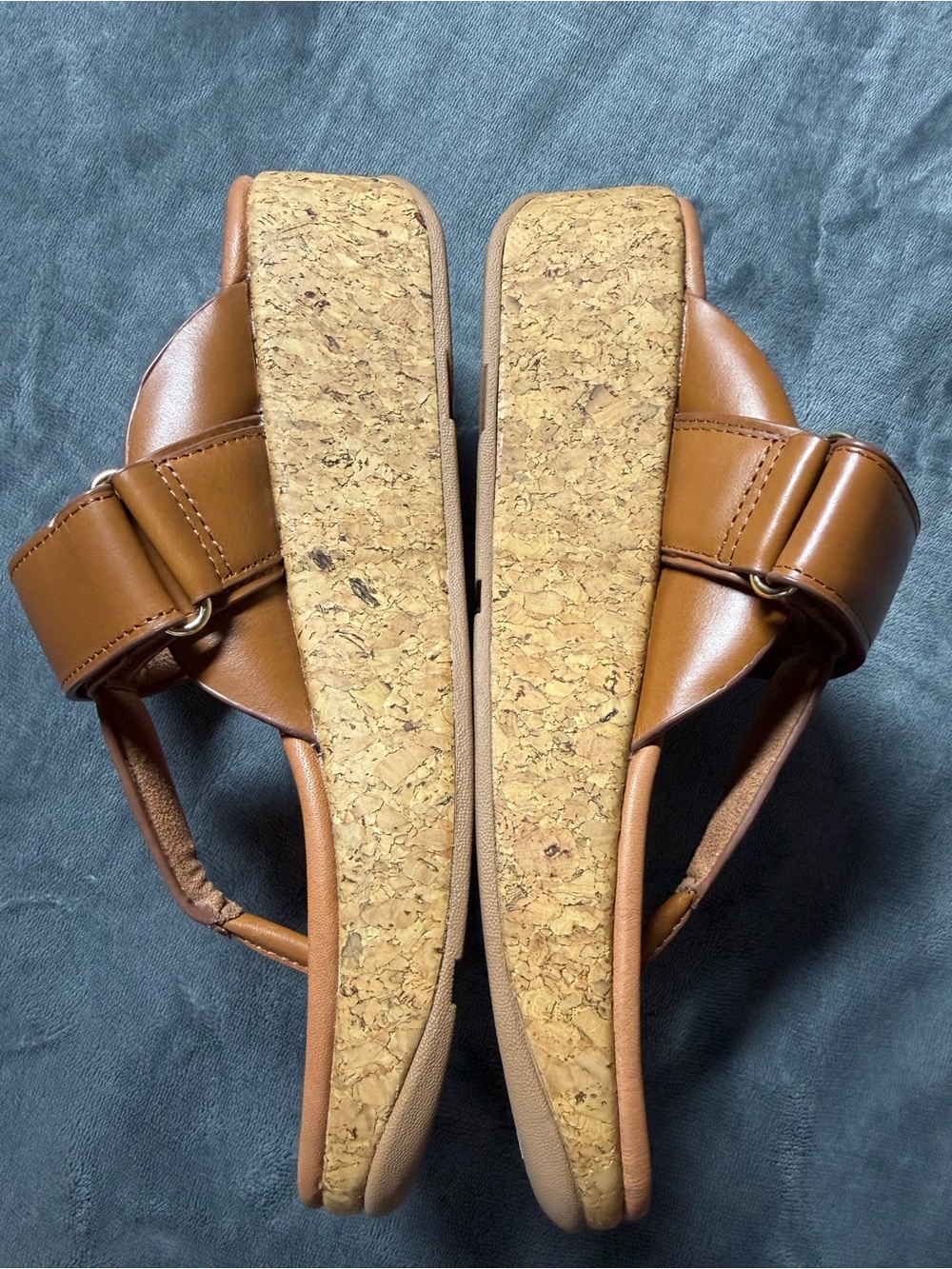 FitFlop Leather Toe Post Sandals – Tan - Picture 14 of 14